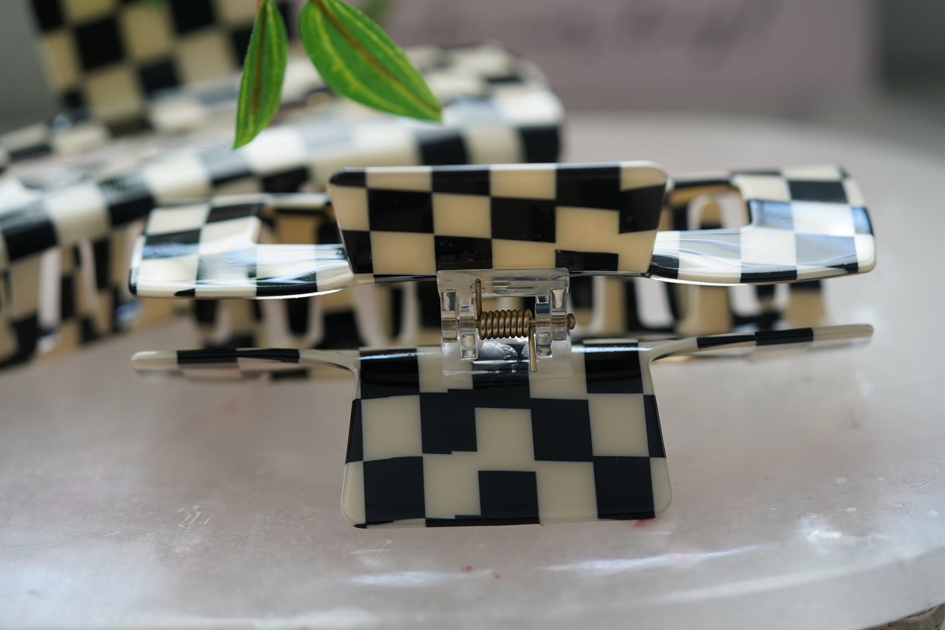 checkered jumbo hair claw