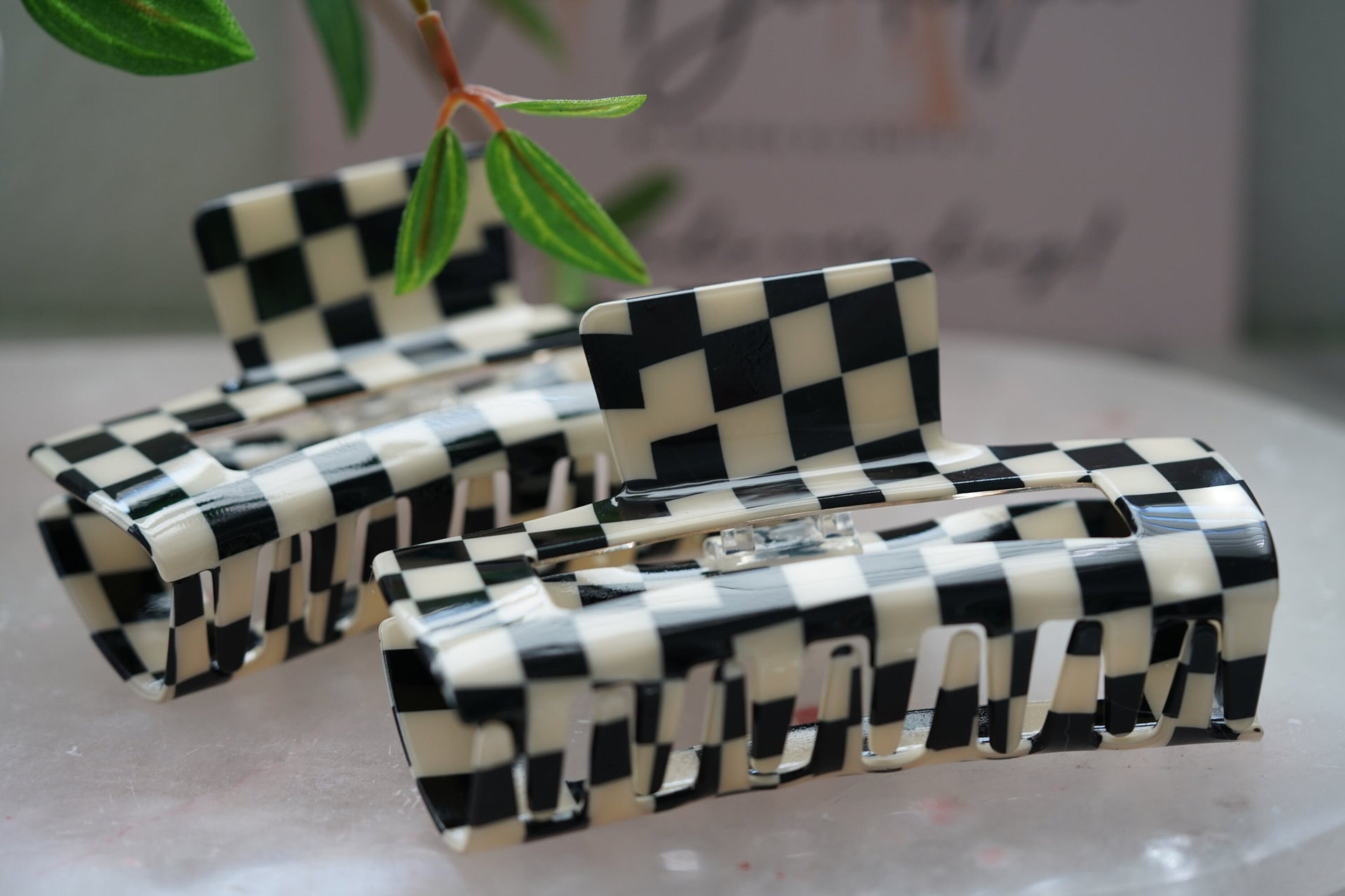 checkered jumbo hair claw